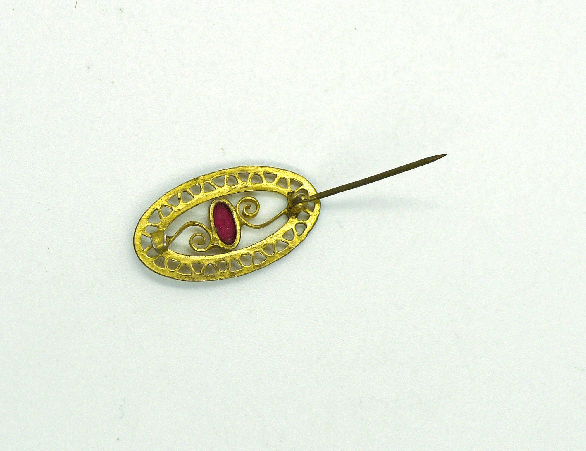 Juicy Gold Brooch // Antique Victorian Era Rolled Gold Brooch with Ruby Red Colored Glass Paste Gem 1900s Filigree Scrollwork C-Clasp Pin