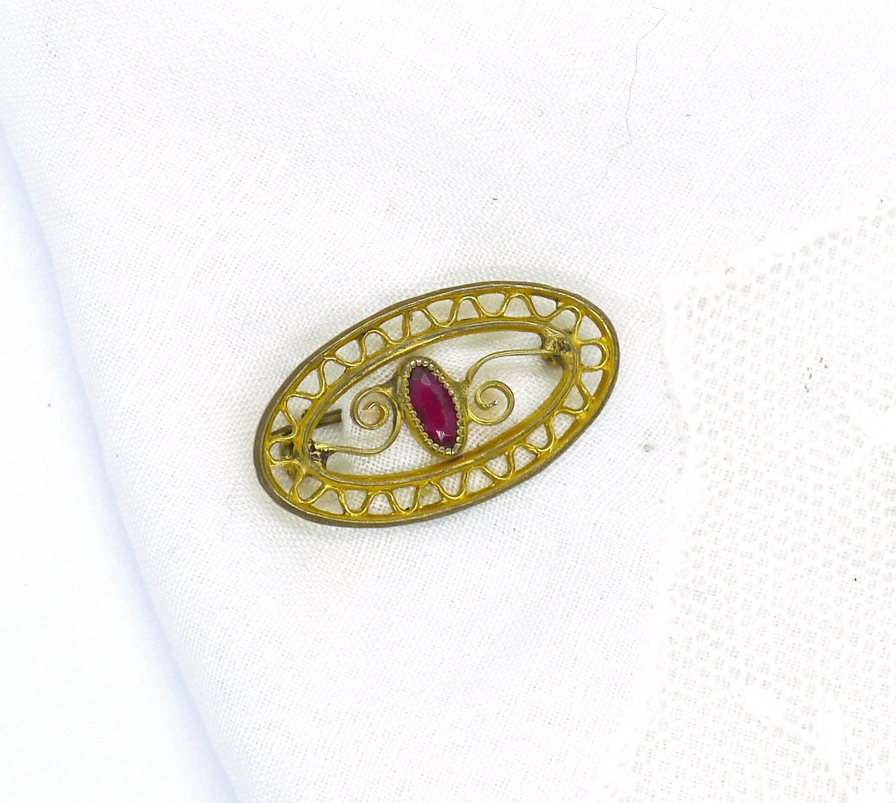 Juicy Gold Brooch // Antique Victorian Era Rolled Gold Brooch with Ruby Red Colored Glass Paste Gem 1900s Filigree Scrollwork C-Clasp Pin