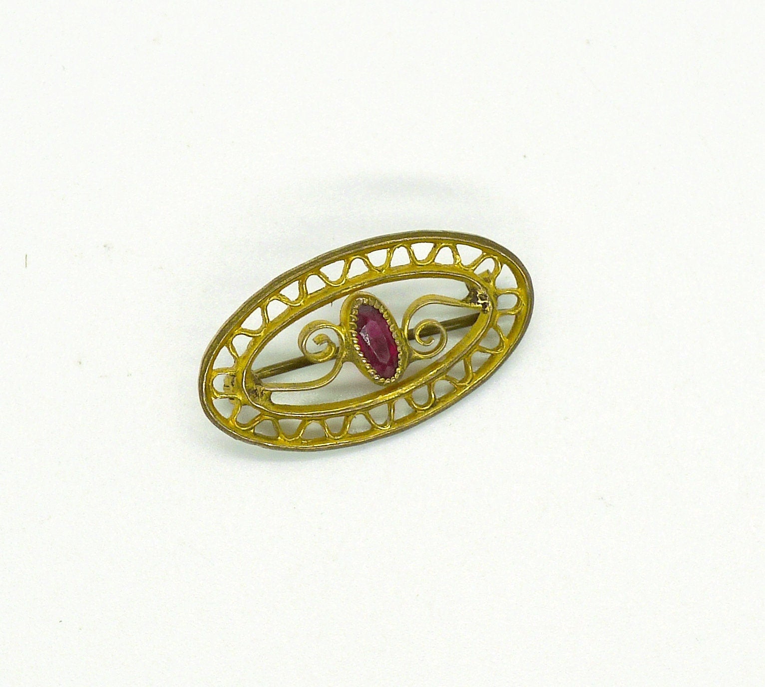 Juicy Gold Brooch // Antique Victorian Era Rolled Gold Brooch with Ruby Red Colored Glass Paste Gem 1900s Filigree Scrollwork C-Clasp Pin
